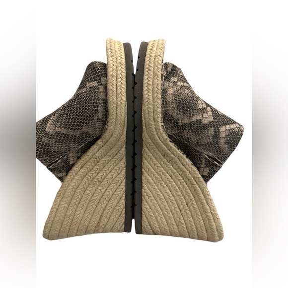 Toms Womens size 9 M Faux Leather snake print wedges mules - Picture 4 of 9